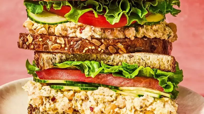 The Ultimate Chickpea and Cucumber Sandwich: A Quick & Healthy Delight