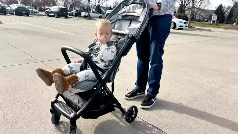 Choosing the Best Travel Stroller: A Comprehensive Guide