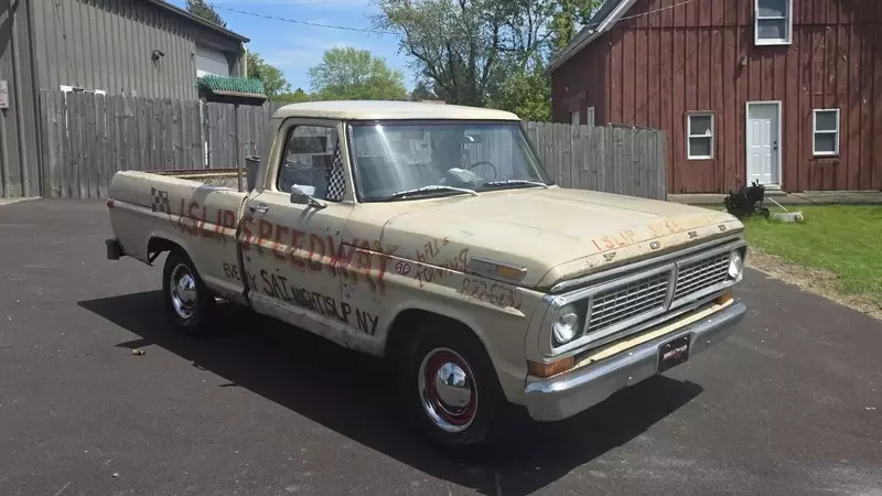 A Storied 1971 Ford F-100: A Relic of Islip Speedway