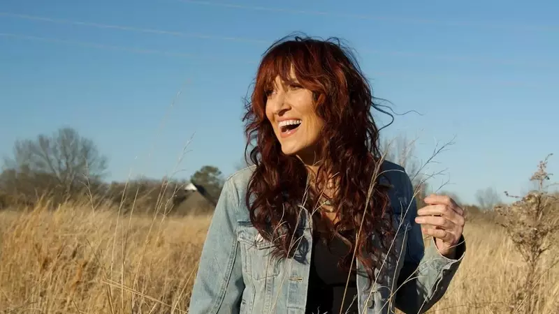 Jo Dee Messina Returns with "Bridges" After a Decade-Long Hiatus