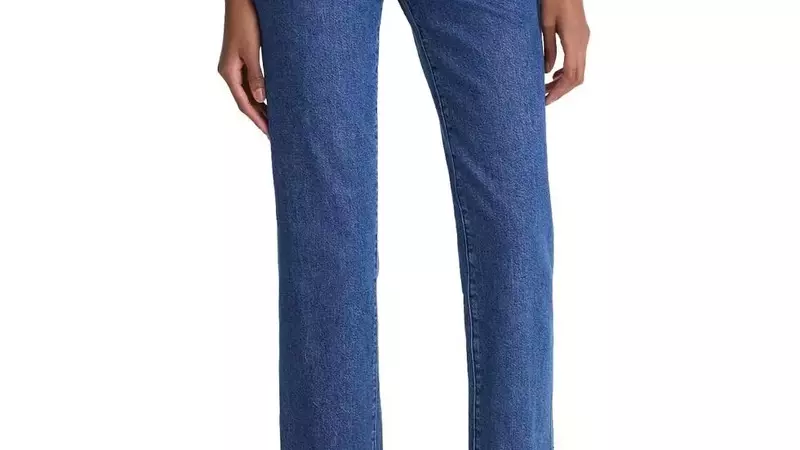 Essential Cropped Jeans for Summer Style