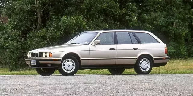 1993 BMW 525i Touring: A Detailed Retrospective