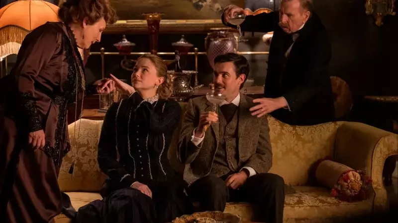 Haley Bennett Shines in "Virginia Woolf's Night & Day" Adaptation, a Heartfelt but Didactic Portrayal of Female Empowerment