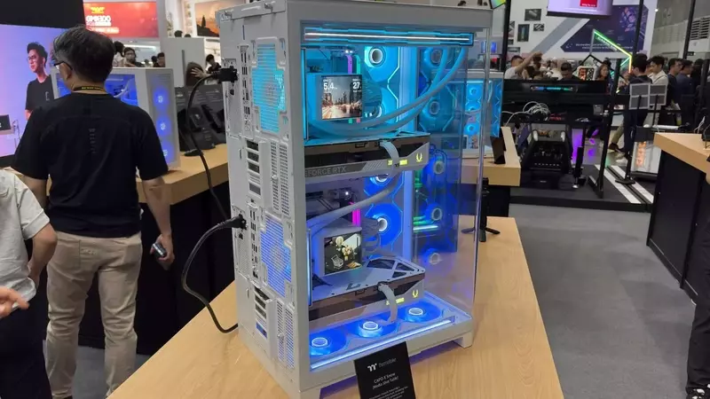Thermaltake's Capo X Case: Dual PCs in One Tower for Gamers and Streamers
