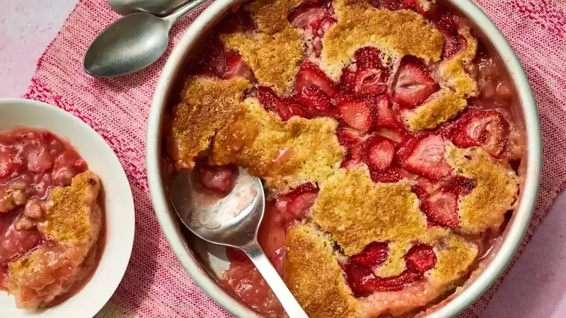 Innovative Strawberry Spoon Cake: A Culinary Delight