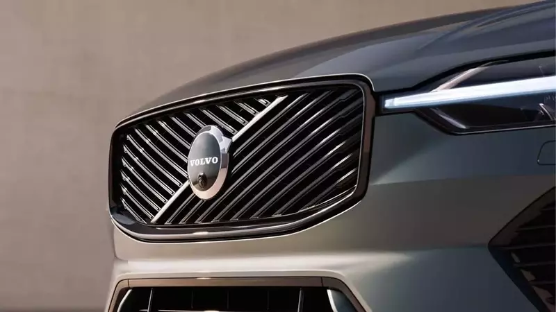 Volvo XC60 Set for Major Electrified Powertrain and Design Refresh