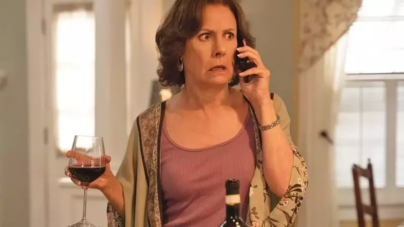 Laurie Metcalf's Command of Complex Maternal Roles Across Genres