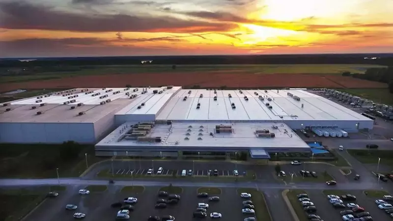 SpaceX's Controversial AI Compute Deals Spark Debate Ahead of Highly Anticipated IPO