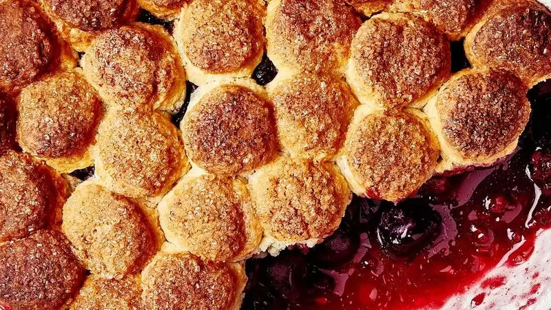23 Fruit Cobblers, Crisps, and Crumbles That Celebrate Seasonal Flavors