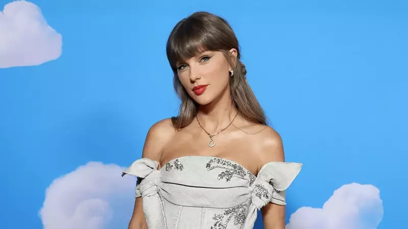 Taylor Swift Enchants 'Toy Story 5' Premiere with New Song and Classic Duet