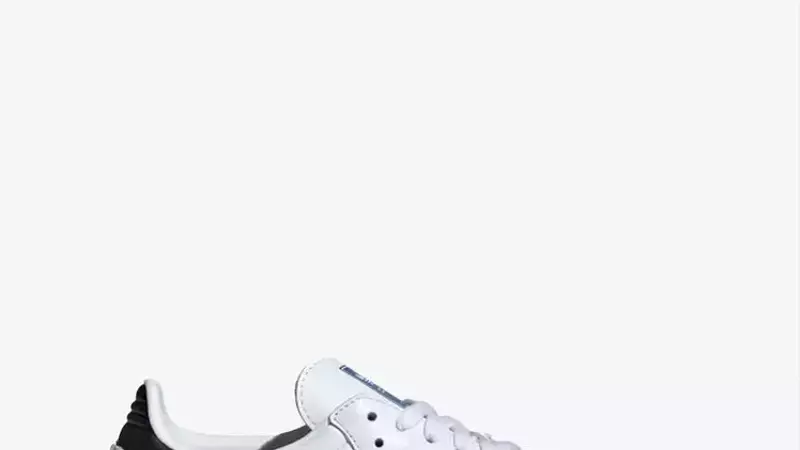 The Ultimate Guide to Women's White Sneakers: Style, Comfort, and Versatility