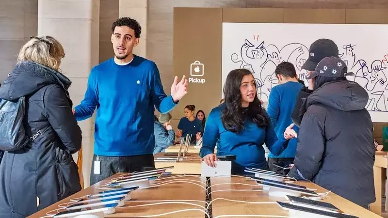 Apple's AI Ambitions: A Game Changer for Siri, a Challenge for Competitors, and a Boon for Alphabet