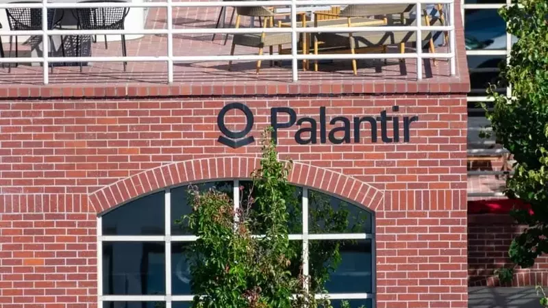 Billionaire Investor Regrets Early Palantir Exit, Citing Missed 10x Growth
