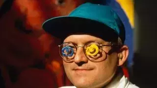 The Enduring Style Legacy of David Hockney: A Look Through 40 Iconic Images