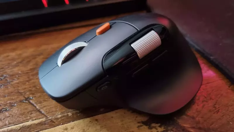 ProtoArc EM25: An Ergonomic Mouse Review - A Budget Option with Notable Flaws