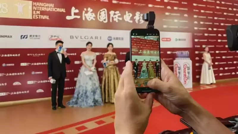 Honor and Arri Introduce Robot Phone at Shanghai Film Festival