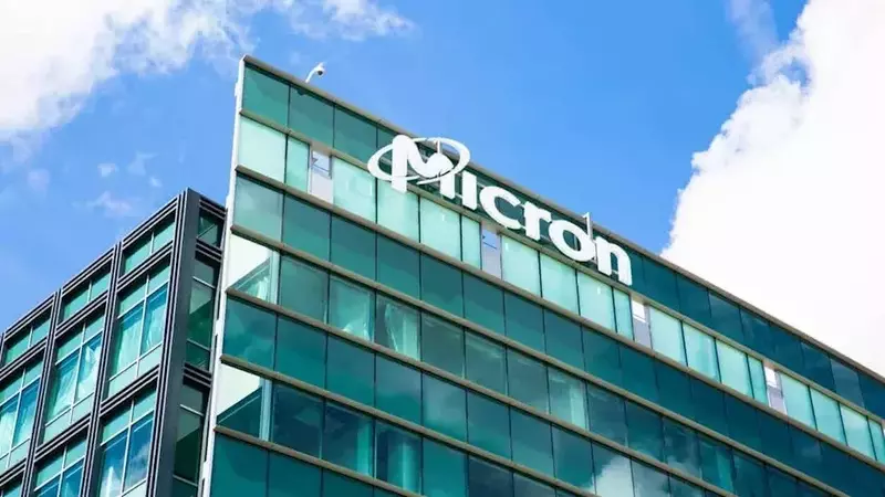 Micron's Market Value Nears Equilibrium: Strategic Put Options Offer Lucrative Short-Term Yields