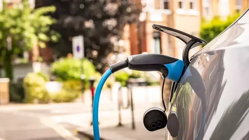 UK Considers Adjusting Electric Vehicle Sales Targets