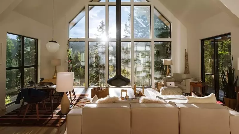 Top Airbnb Stays Near America's National Parks