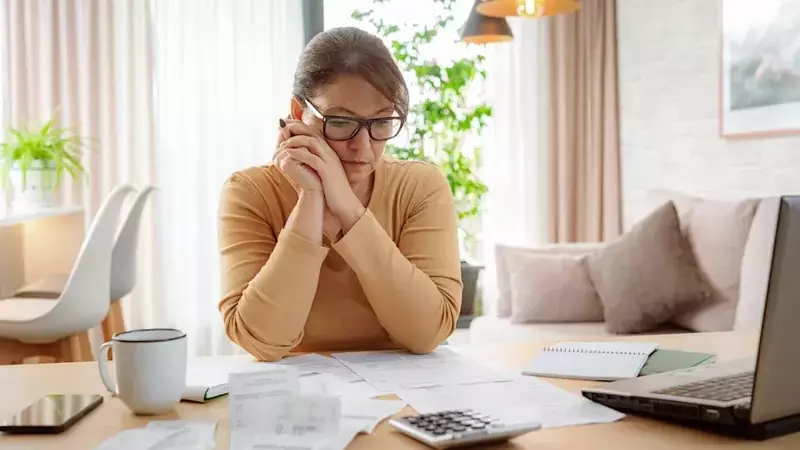 Retirement Savings Soar Amidst Rising Hardship Withdrawals: A Vanguard Report