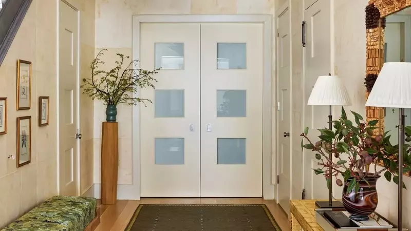 A Designer's Personal Touch in an Iconic Emery Roth Building