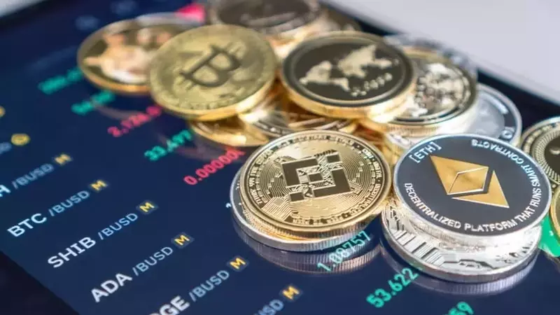 Cryptocurrency Market Update: Bitcoin, Ethereum, and XRP See Minor Declines Amidst Stable Sentiment
