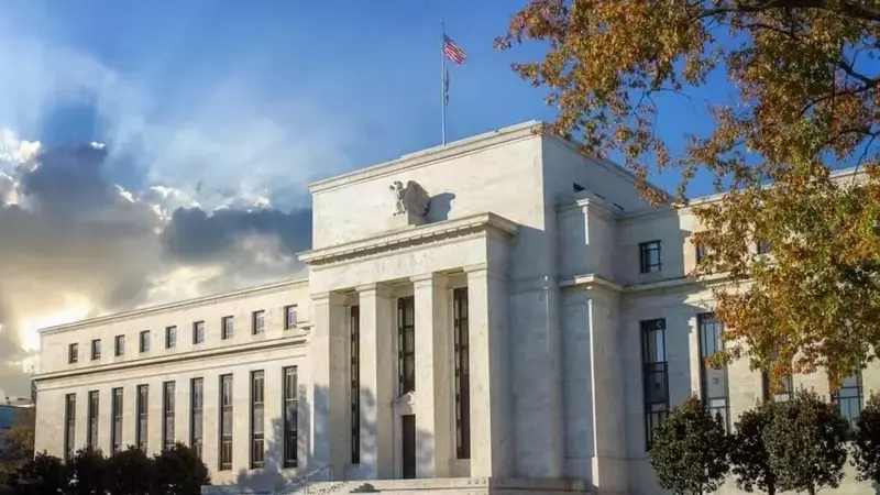 Federal Reserve Maintains Rates, Foresees Inflationary Pressures Amidst Hawkish Dot Plot