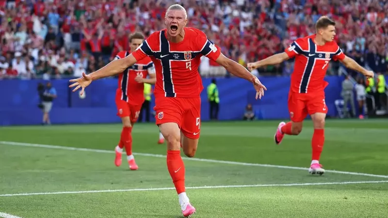The Global Phenomenon of Pink Cleats in Football: A Cultural and Marketing Deep Dive