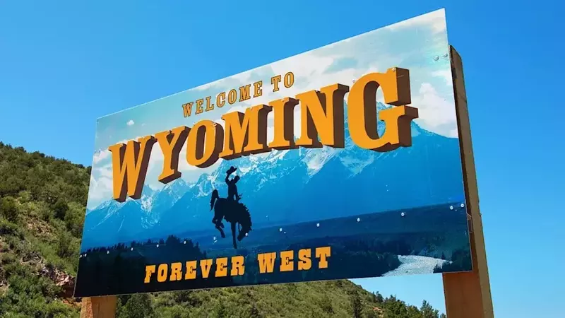 Wyoming Pioneers State-Issued Stablecoin Amidst Bitcoin's Decline