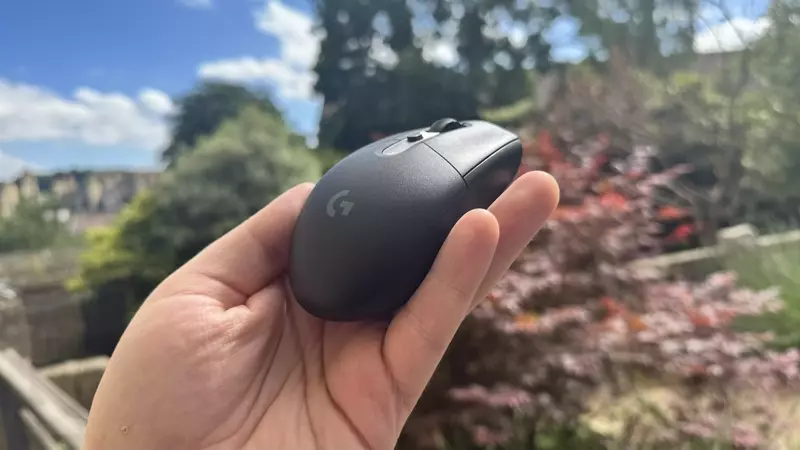 Logitech G305 X Superlight: A Refreshing Update Facing Stiff Competition