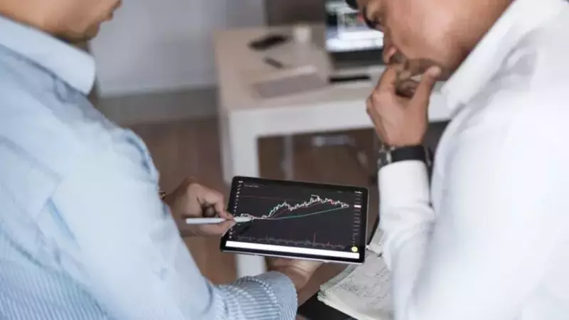 Berenberg Maintains Optimistic Outlook on Accenture plc (ACN) Despite Price Target Adjustment