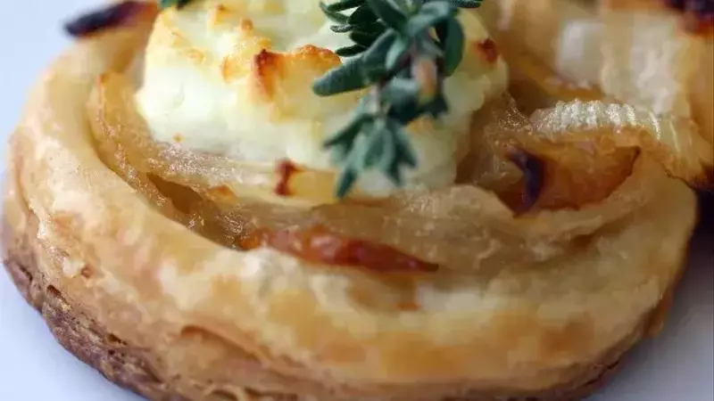 Delectable Sweet Onion and Goat Cheese Tarts with Thyme