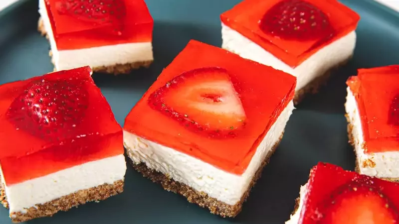 Homemade Strawberry Pretzel Delight: A Fresh Take on a Classic