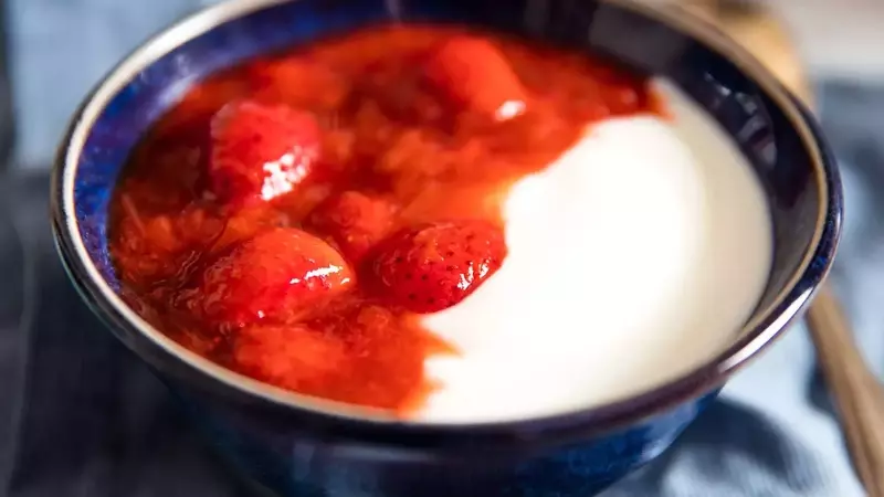 Crafting the Perfect Strawberry-Rhubarb Compote