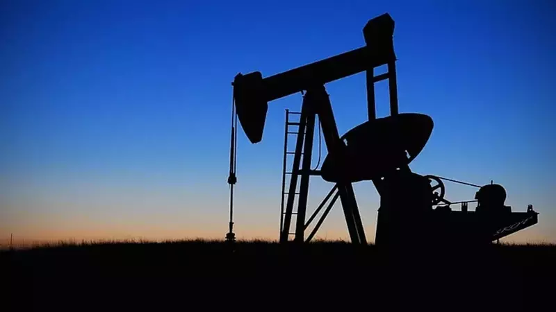 Goldman Sachs Adjusts Oil Price Forecasts Amidst Hormuz Strait Reopening