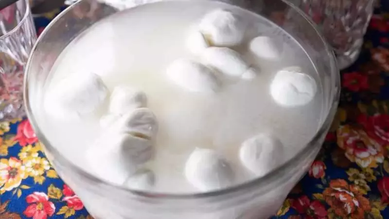 Mozzarella: il Liquido di Governo, un Alleato Inaspettato per Freschezza e Ricette