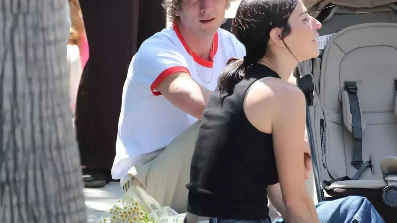 Jeremy Allen White's New Favorite Baseball Cap: A Stylish Update from Small Talk Studio