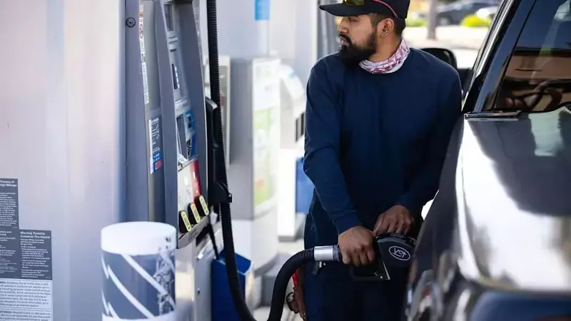 California Gas Stations Face Lawsuit Over Alleged AI Price Collusion