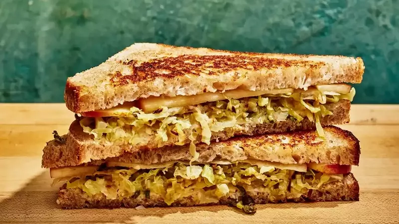 Nourishing Lunches: Gut-Healthy Sandwiches & Wraps
