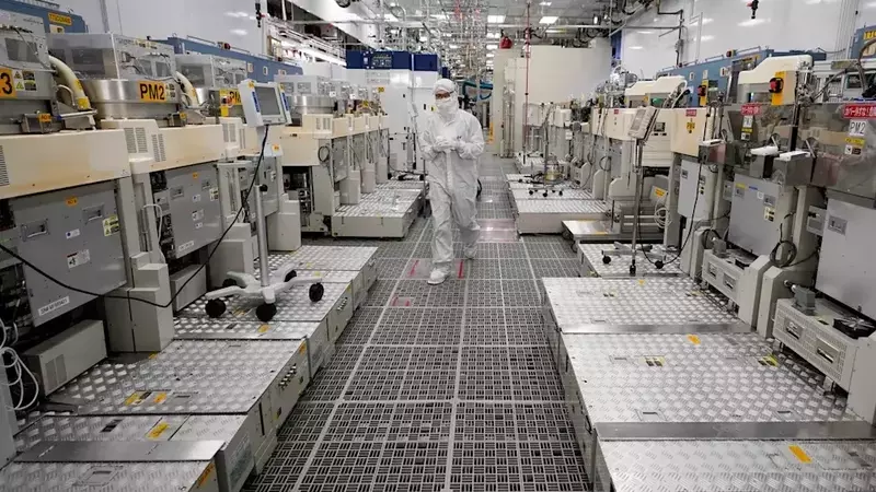 Stock Futures Show Resilience After Tech Sector Decline; Micron Earnings in Focus