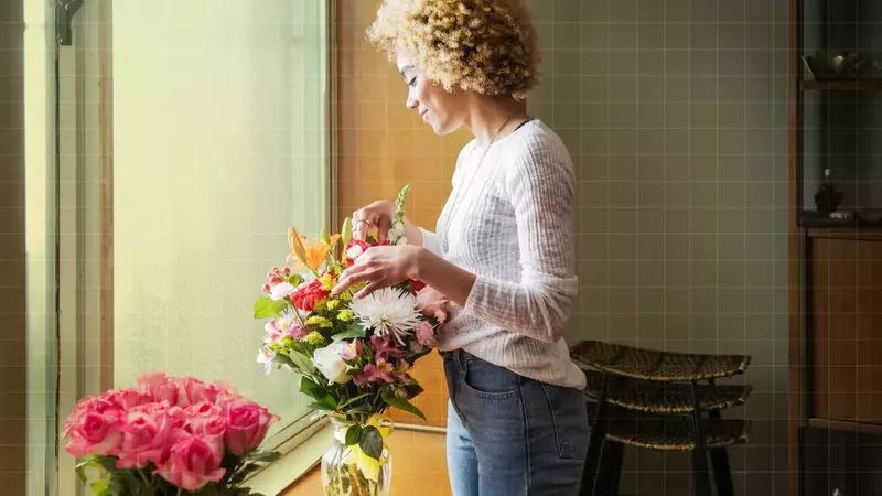 Extend the Freshness of Your Cut Flowers: A Comprehensive Guide