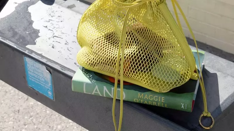 Summer Reading Selection: Stylish Beach Bags for Your Favorite Books