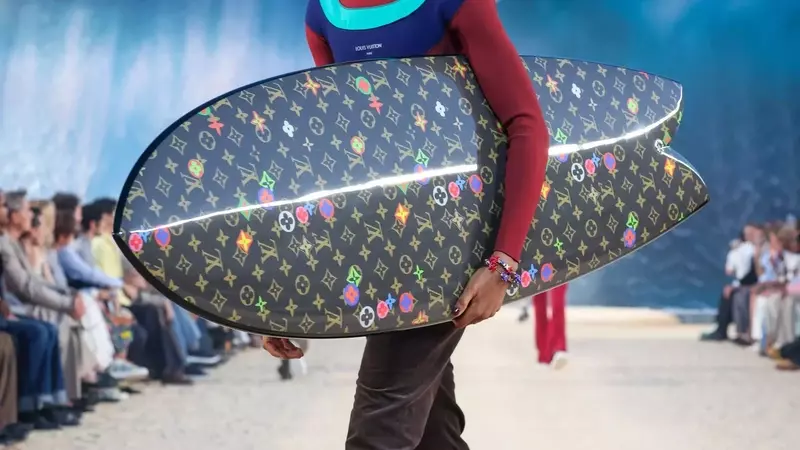 Louis Vuitton's Parisian Beach Show: A Miraculous Mirage in the Heat