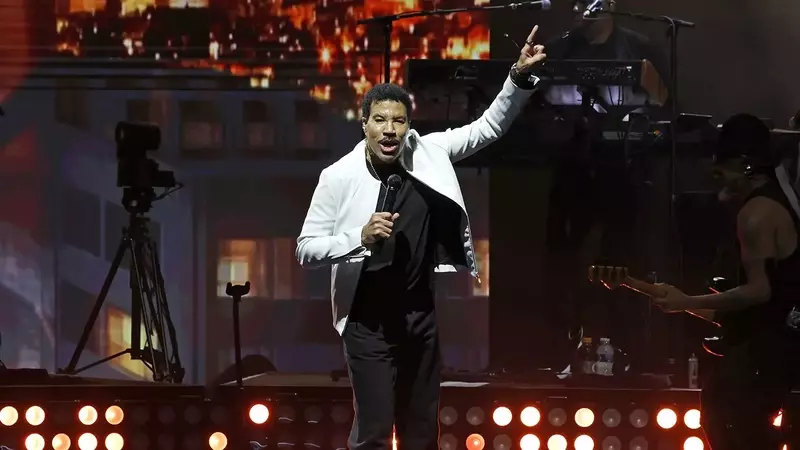 Lionel Richie Postpones Concerts Due to Illness