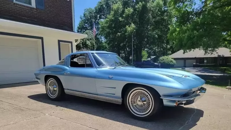 Valuation of a 1963 Chevrolet Corvette Split Window Coupe: Is the $169,500 Price Justified?