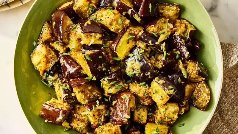 Garlicky Roasted Eggplant: A Flavorful and Healthy Side Dish