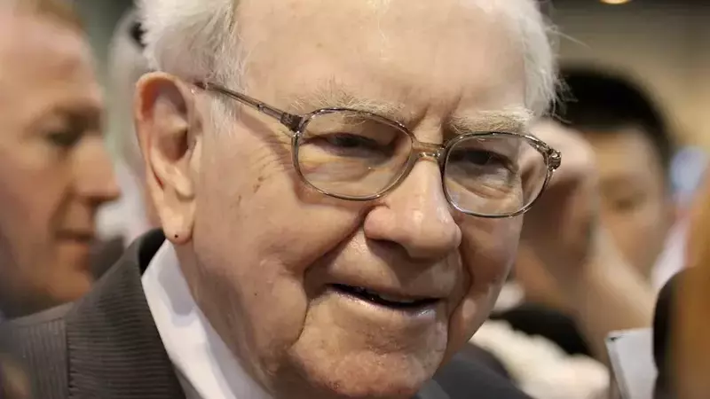 Berkshire Hathaway's Cash Reserves: A Sign of Market Caution or Opportunity?