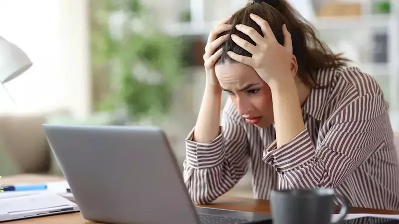 Employee's Predicament: Non-Refundable Trip vs. Return-to-Office Mandate