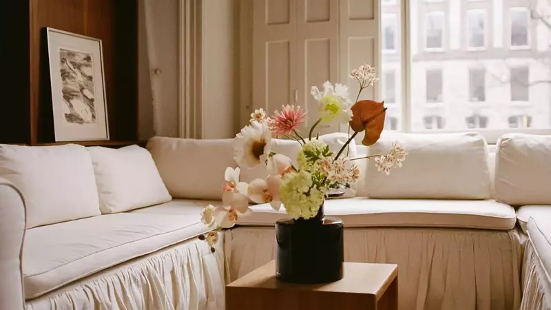 The Resurgence of Artificial Flowers: A Blend of Art and Sustainability
