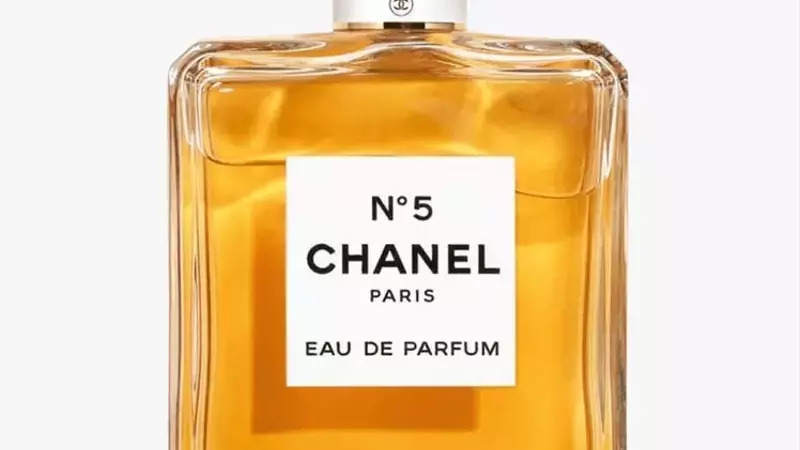 A Connoisseur's Guide to Chanel's Iconic Fragrance Collection
